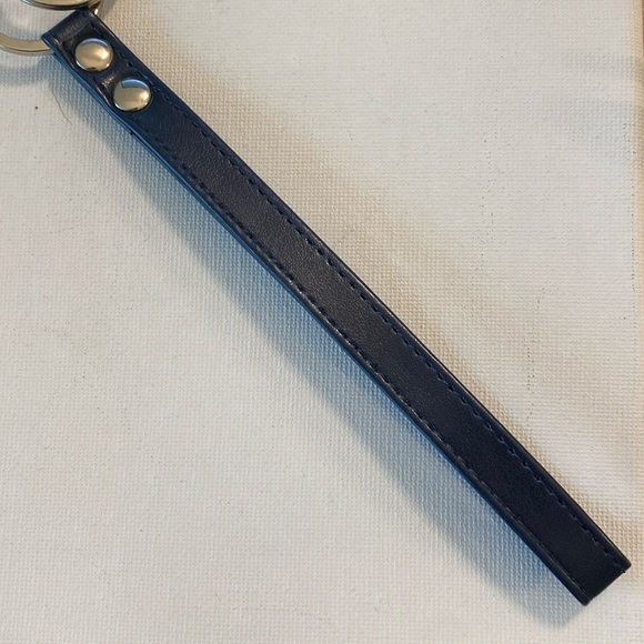 Amazon Essentials Navy Keychain Holder - Picture 5 of 5